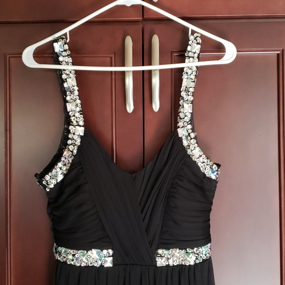 3X HOST PICK. Gorgeous, Flattering Formal Dress - Picture 4 of 6